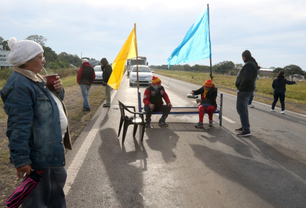 Cortes de ruta frente a la planta de Amarilla Gas. 
 Foto: Miguel Romero