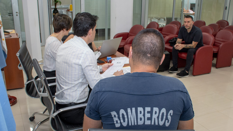 Dotarán a la División Bomberos con equipos de respiración autónoma