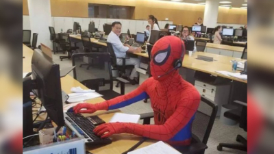 Renuncia a su puesto de trabajo y se presenta vestido de Spider-Man en su último día