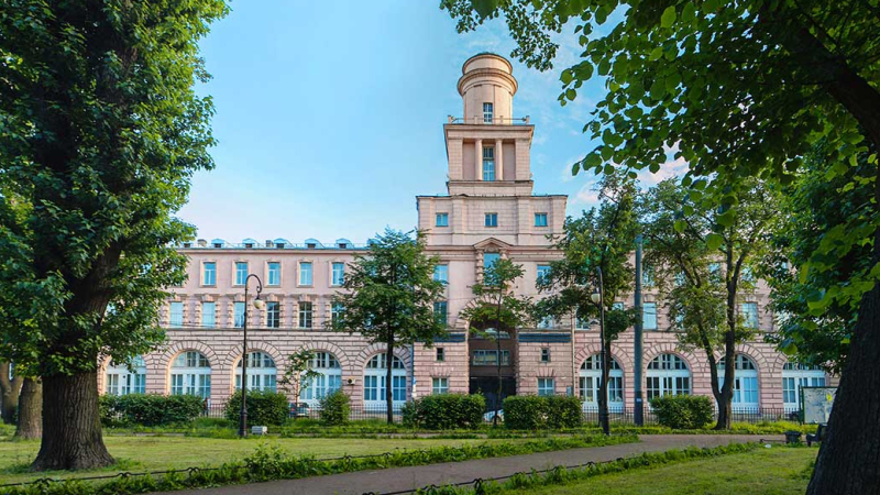 Colapsó parte de un edificio universitario en San Petersburgo