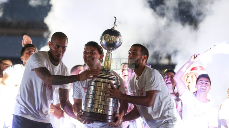 Un hincha es el creador de la emocionante película de River-Boca en Madrid