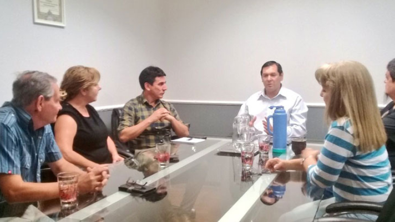 Gobierno y frente gremial docente acordaron seguir negociando