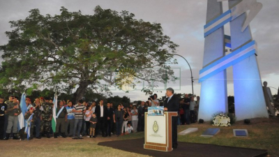 Reconocimiento y compromiso de la provincia "para con los hombres que lucharon por la Patria"