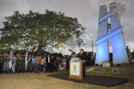 Peppo- acto Malvinas.jpg