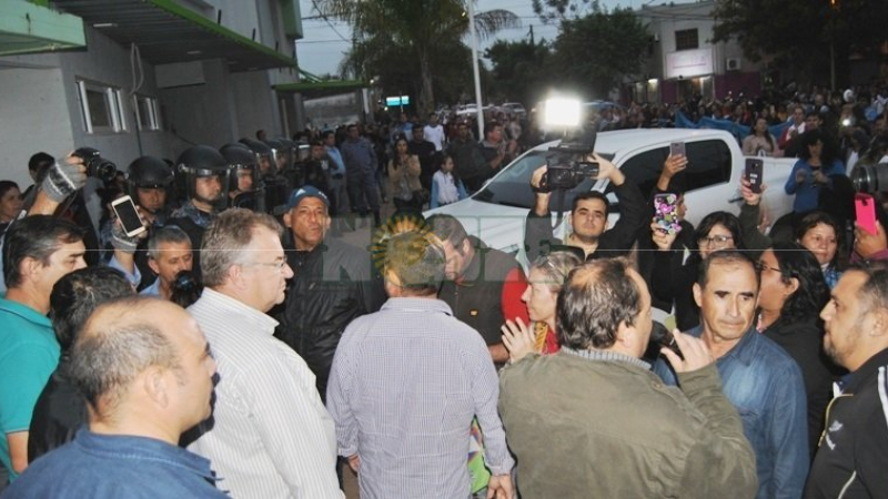 El gobernador recibió a docentes en Castelli