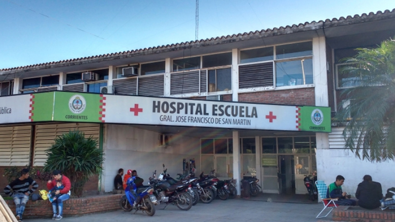 Buscan a un hombre que huyó desnudo de un hospital correntino luego de una cirugía de cabeza