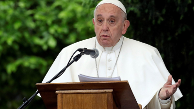 El Papa en Macedonia: “Nos acostumbramos a comer el pan duro de la desinformación”