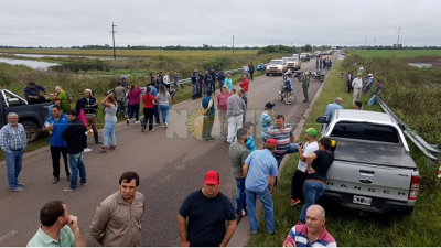 Productores cortan la ruta 95 a la espera de la llegada de Zizuela
