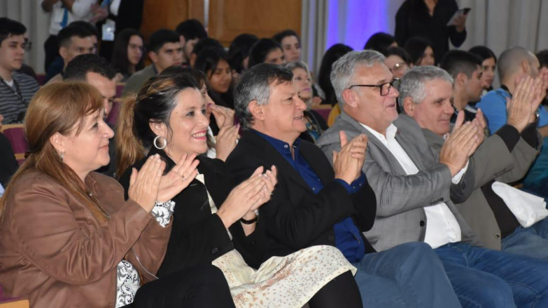 El gobernador encabezó la apertura de la VI Jornadas Regionales de Estudiantes de Ingeniería Civil