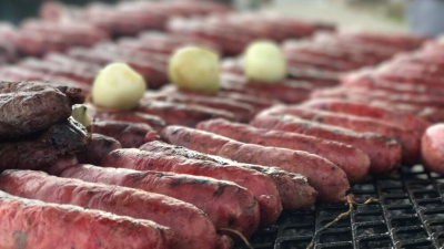 Perlitas electorales: un policía sumariado, 3.000 choripanes para festejar y la aventura de votar a oscuras
