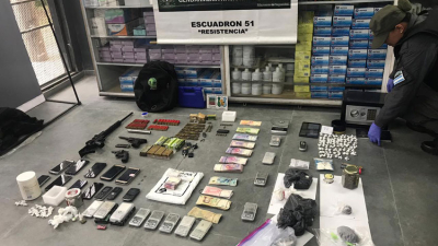 Resistencia: allanan local de tatuajes, secuestran droga, armas y vehículos
