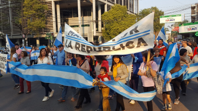 La marcha de apoyo al Gobierno nacional se movilizó en Resistencia