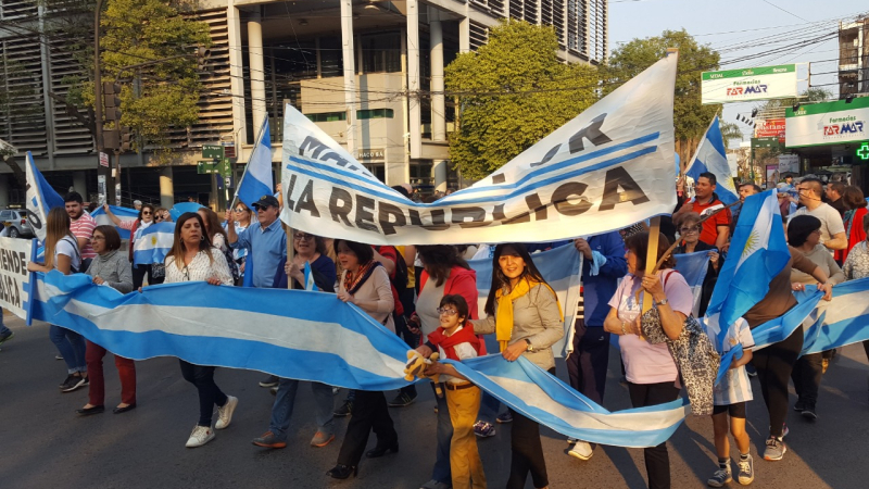 La marcha de apoyo al Gobierno nacional se movilizó en Resistencia