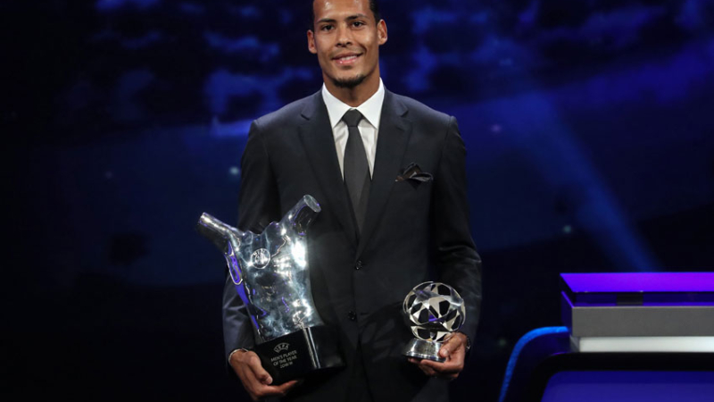 Van Dijk designado mejor jugador UEFA