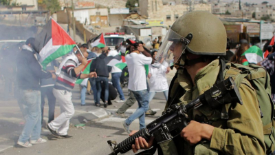 Decenas de palestinos baleados por tropas israelíes en Gaza