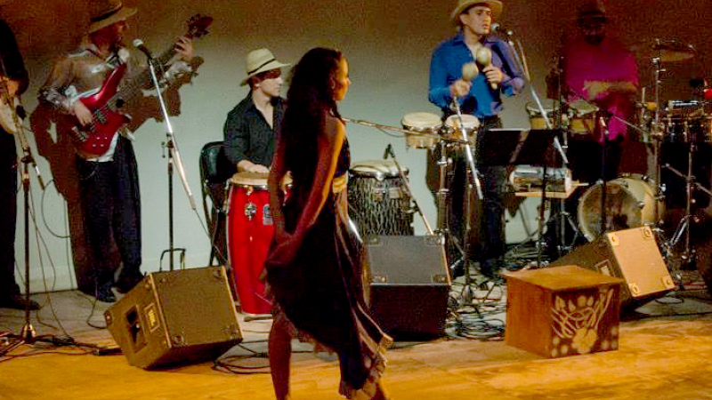 Hoy, ciclo de Noche Latina y cena show