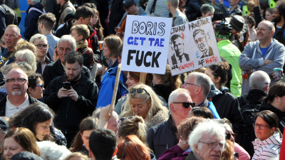Británicos se movilizan contra el “golpe de Estado” de Boris Johnson