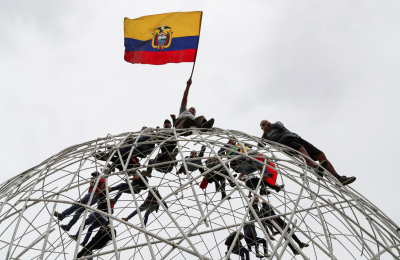 Crisis en Ecuador: el gobierno se traslada a Guayaquil y Correa pide adelantar elecciones