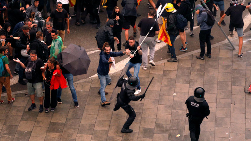 Barcelona: 53 heridos en protestas tras la condena a líderes separatistas