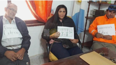 Miraflores: empleados municipales se encadenaron en reclamo de sus sueldos
