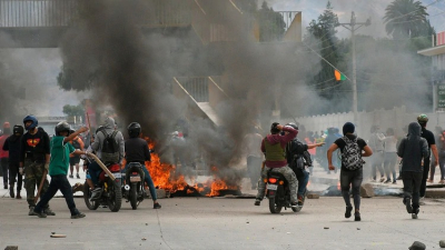 Murió un manifestante opositor y hay decenas de heridos en las peleas entre oficialistas y opositores en Cochabamba