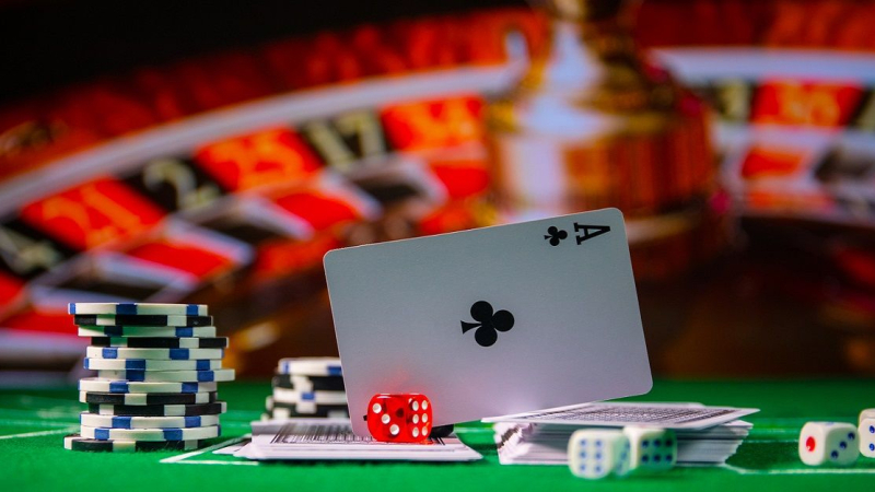 Un matrimonio dejó a su hijo de un año encerrado en el auto para ir a jugar al casino
