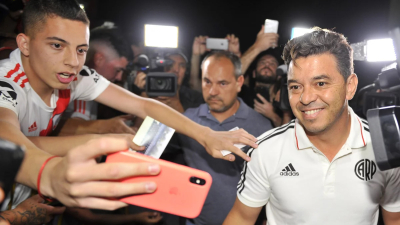 River fue recibido por una multitud en suelo mendocino
