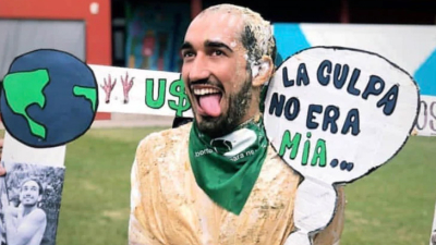 Le quitaron el título al alumno que se disfrazó de víctima de femicidio