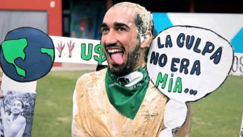 Le quitaron el título al alumno que se disfrazó de víctima de femicidio
