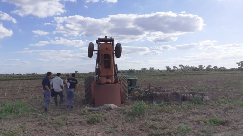 Tragedia en campo de Castelli: hombre muere aplastado por un tractor