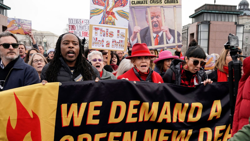 Jane Fonda y Joaquin Phoenix en manifestación contra el cambio climático