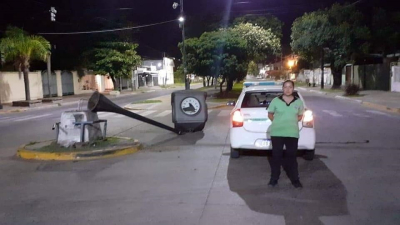 Chocó y destruyó uno de los relojes de Resistencia