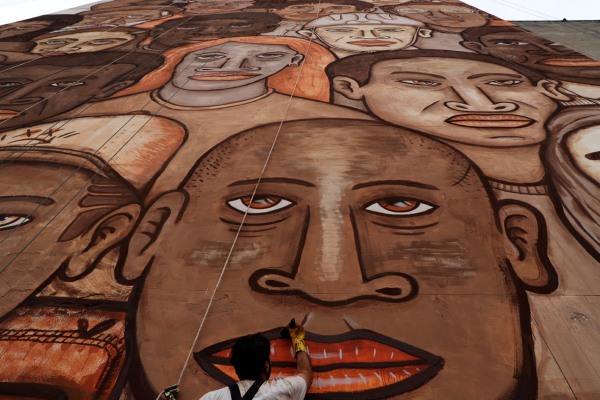 El sábado se cumplió un año de la tragedia que sepultó en barro al pueblo de Minas Gerais. El artista “Mundano” le dedicó un mural en el centro de São Paulo.