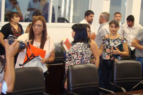 Tensa y frustrada sesión que buscaba frenar el impuestazo municipal