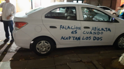 Escrachó a su ex y se viralizó: "Si era poliamor avisá antes”