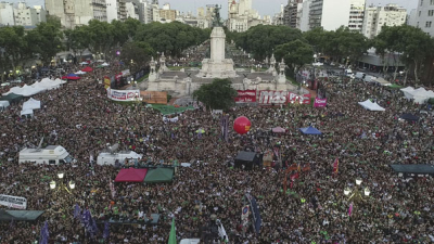 “Pañuelazo”: miles de mujeres reclamaron frente al Congreso la inmediata legalización del aborto
