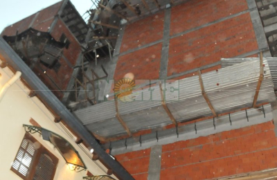 Vecinos denuncian falta de seguridad en un edificio en construcción