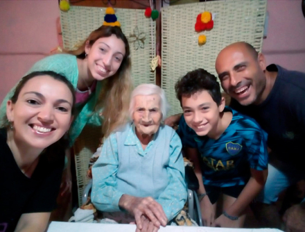 abuela barbijos 1.jpg
