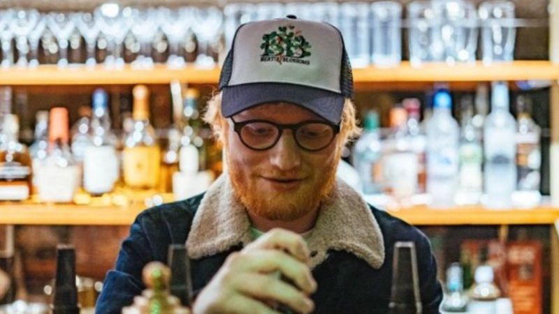 Ed Sheeran se niega a recibir las ayudas del gobierno
