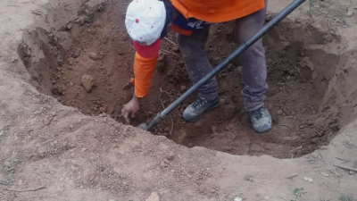 Hacía reparaciones en su casa y encontró restos humanos