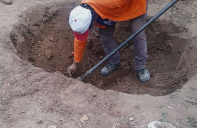 Hacía reparaciones en su casa y encontró restos humanos