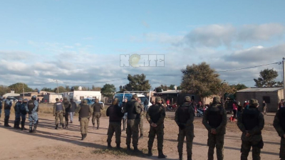 La policía logró desalojar el predio y también actuó Acción Social