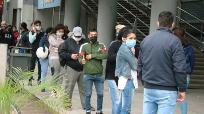 Modesta circulación de personas en el centro de la ciudad