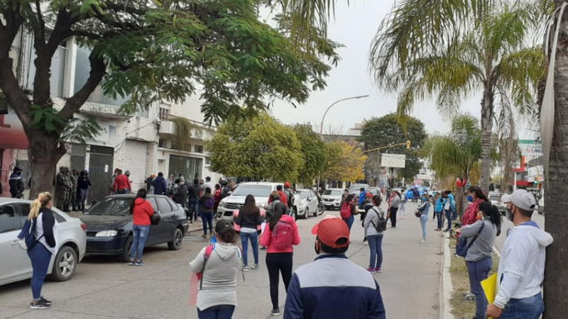 Barrios de Pie lleva su reclamo de entrega de alimentos frente a Desarrollo Social