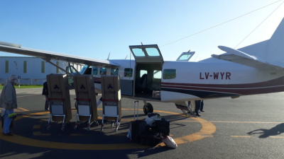 Lo que faltaba: en vuelo por un acto oficial se contagiaron los pilotos