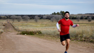 Tiene fibrosis quística, cruzó los Andes a pie y jugó en Primera D