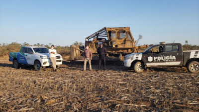 Frenan un desmonte de 400 hectáreas y secuestran una topadora