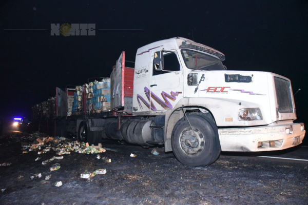 Gran parte de la mercadería fue alcanzada por las llamas de un nuevo incendio rural.