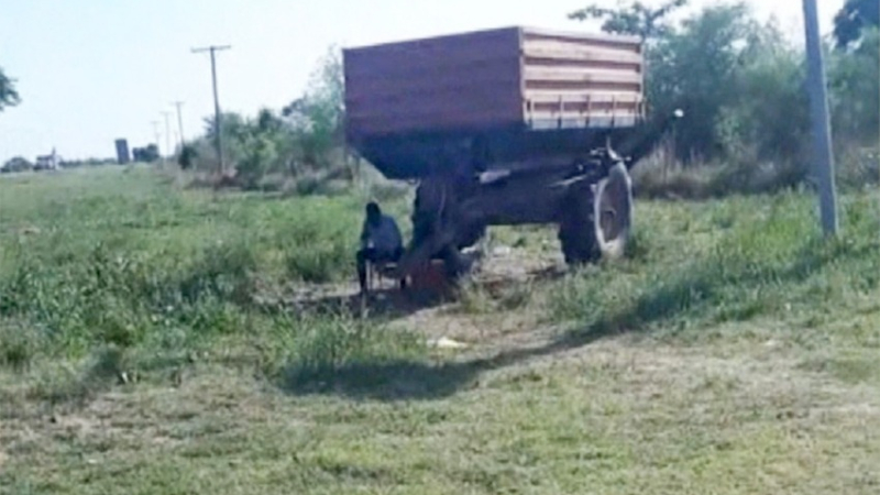 Formosa les prohibe la entrada y hace 16 días duermen a la vera de la ruta con su hijo de cuatro años