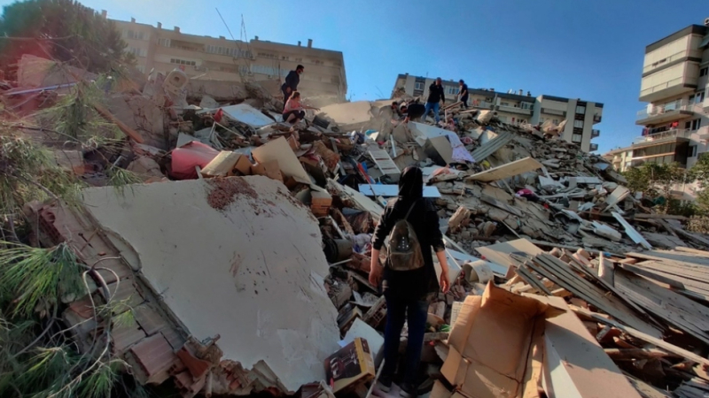 Sismo en Turquía provoca un tsunami y deja al menos cuatro muertos y 120 heridos 